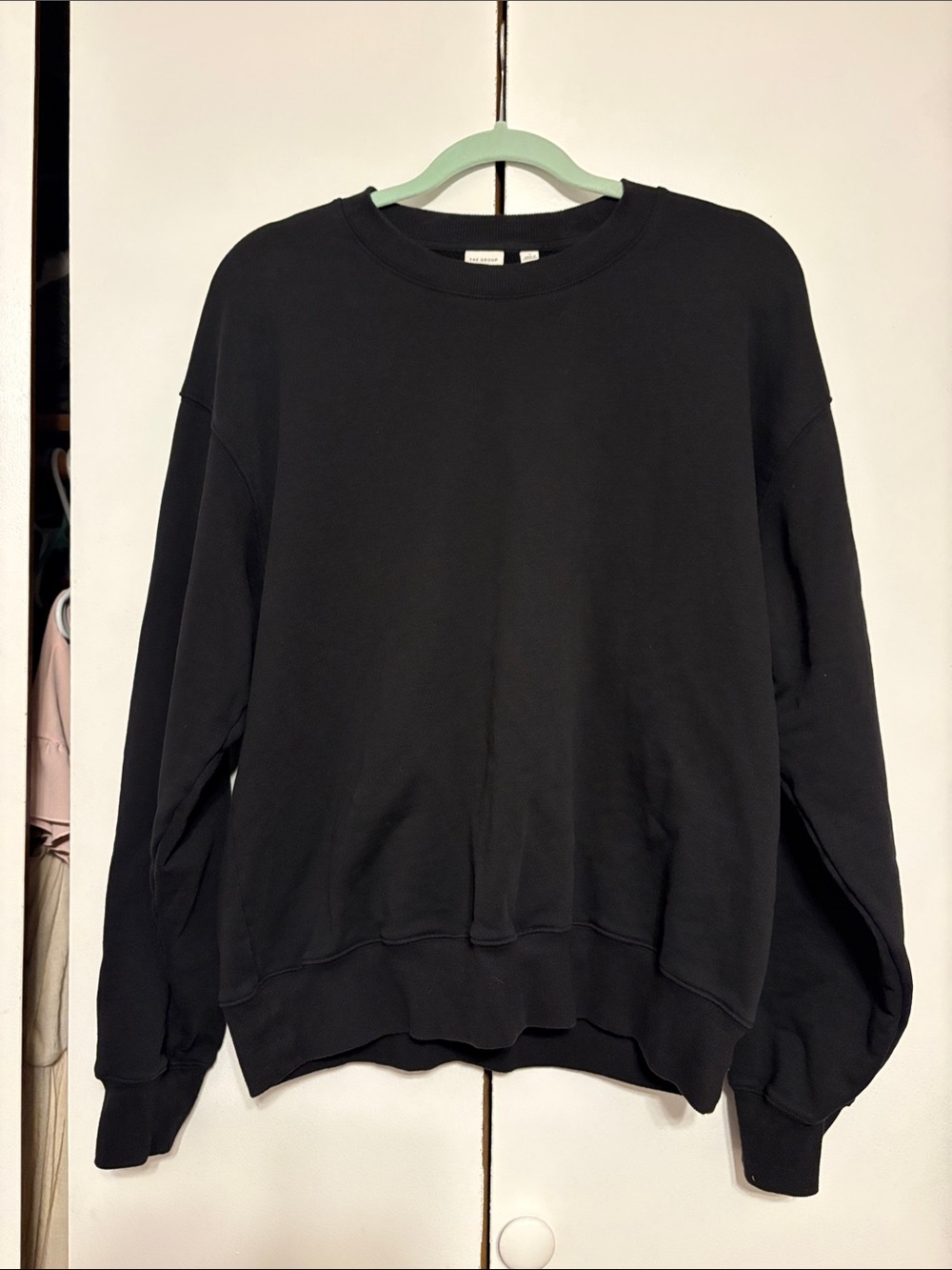 Aritzia - The Group Crewneck Sweatshirt - Minimal Everyday Pullover